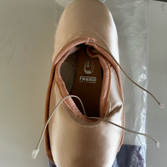 Freed pointe shoes - Picture 1 of 3